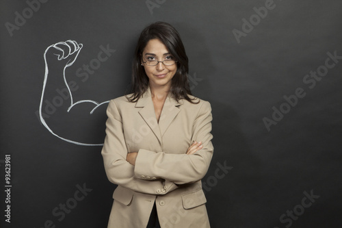 Tableau sur toile Bella ragazza con occhiali e giacca e braccio disegnato alle spalle