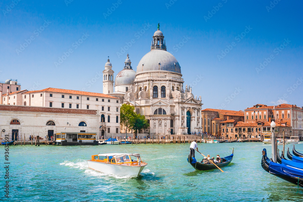 Fototapeta premium Canal Grande z Bazyliką Santa Maria della Salute, Wenecja, Włochy
