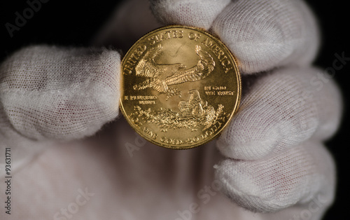 Valokuva American Gold Eagle Being Held White Gloves
