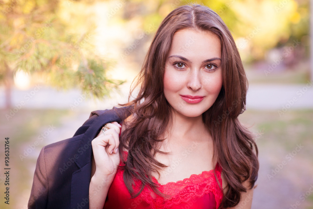 Naklejka premium Pretty girl in red top