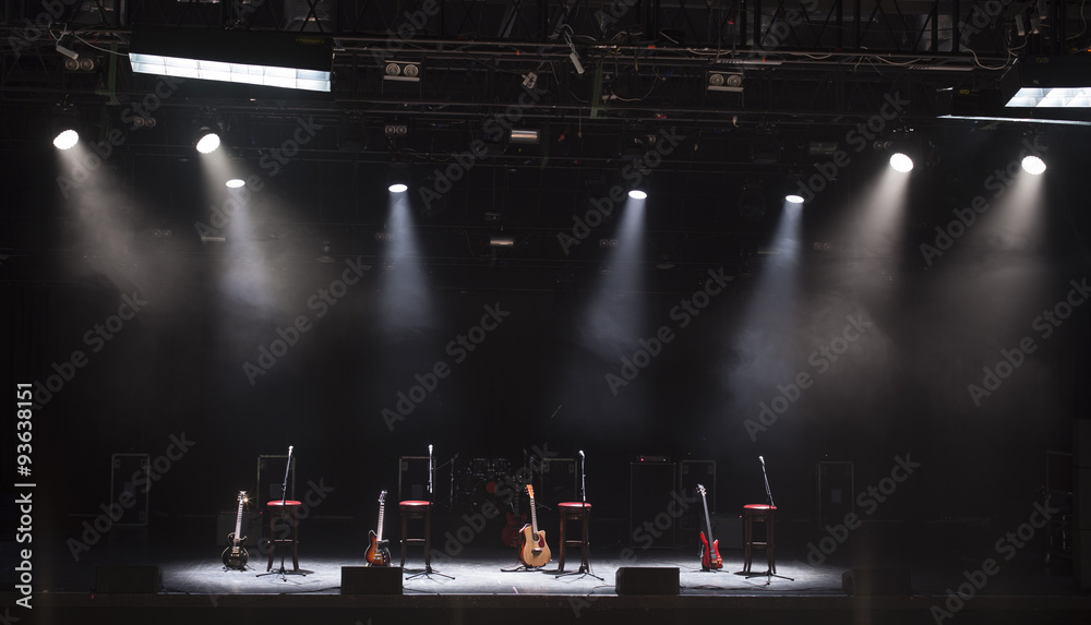 Naklejka premium Guitar and other musical equipment on stage before concert