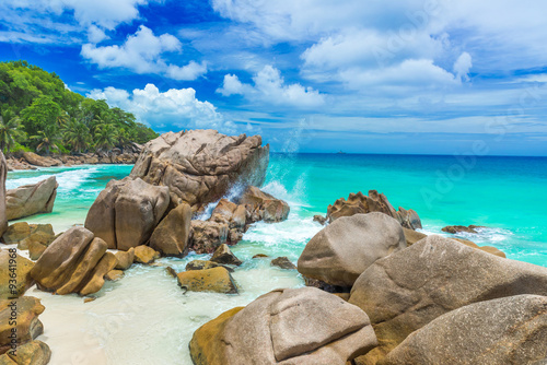 Anse Patates - tropical beach on island La Digue, Seychelles © Simon Dannhauer