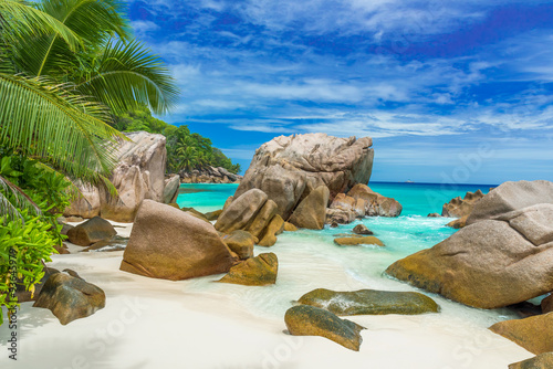 Anse Patates - tropical beach on island La Digue, Seychelles © Simon Dannhauer