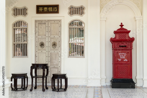 Murais de parede Chinese furniture and postbox