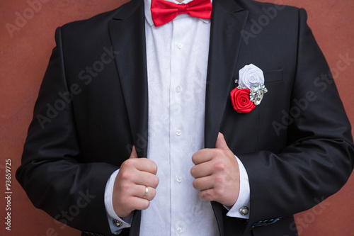 Boutonniere on trendy groom at wedding photo