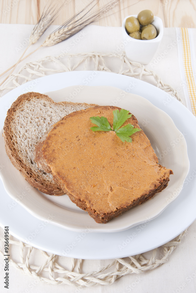 Rebanada pan con paté untado merienda desayuno rustico casero Rebanada pan con paté untado merienda desayuno rustico casero