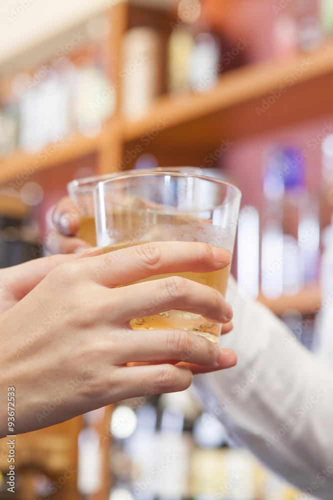 若い男女のカップル