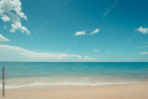 Vintage clear blue sky and nice ocean