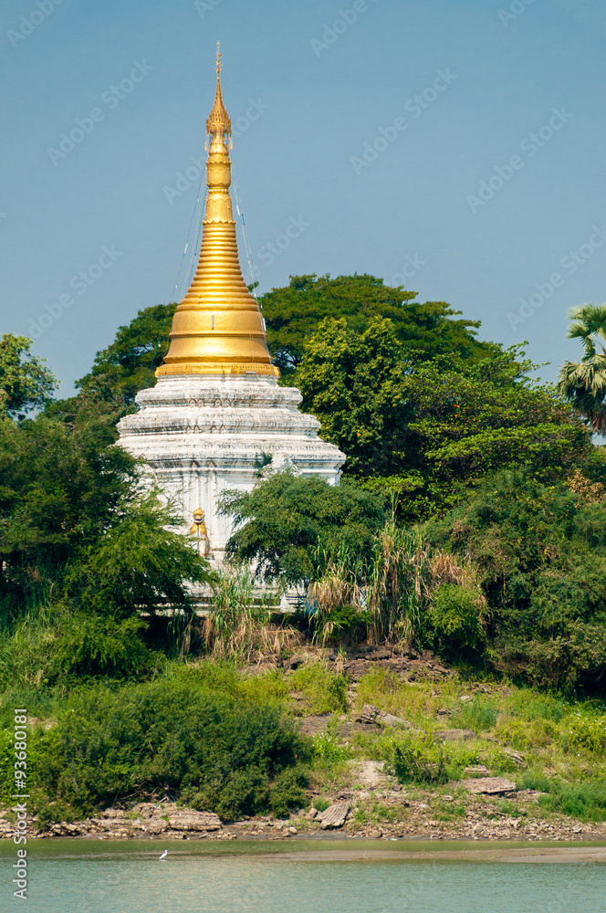 Fototapeta premium Gold white Pagoda Stupa at Irrawaddy river between trees