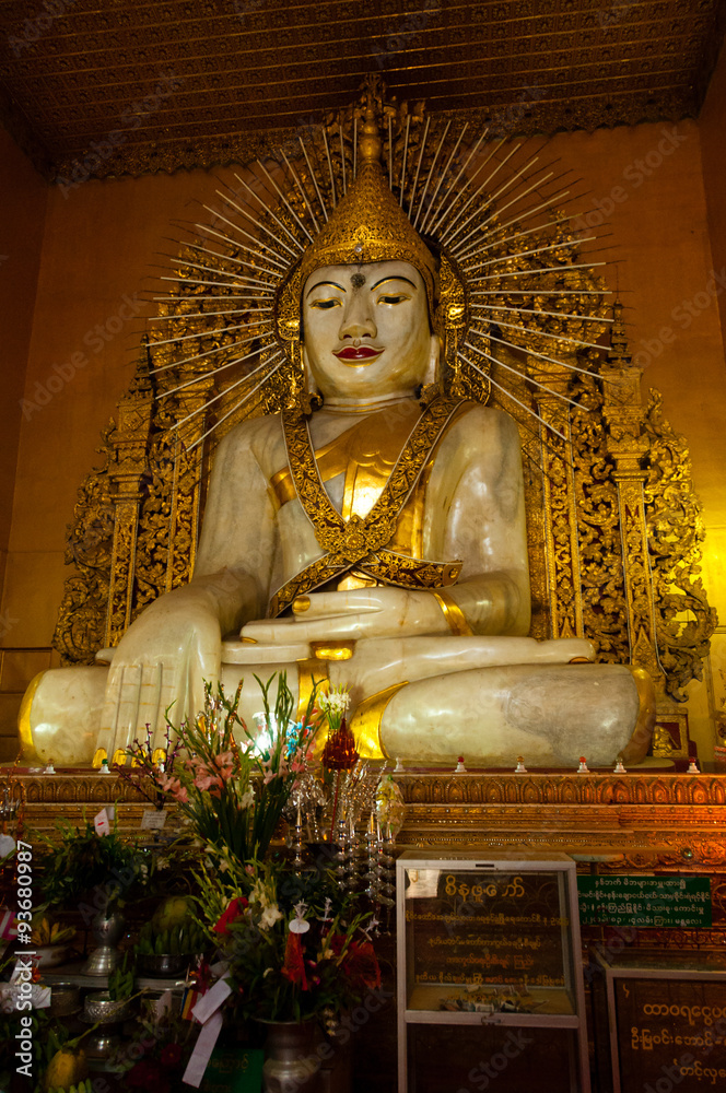 Obraz premium Sitting Marble Buddha in temple Mandalay Burma