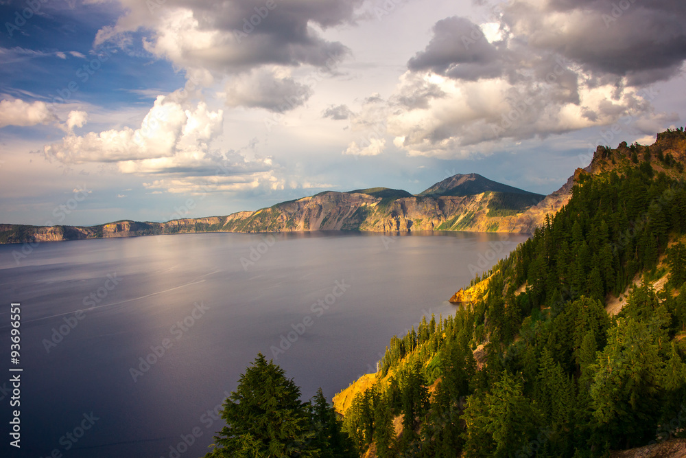 Obraz premium Crater Lake at Sunset