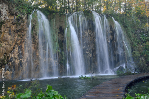Wasserf  lle  Gew  sser und Wege im Nationalpark Plitvicer Seen in Kroatien