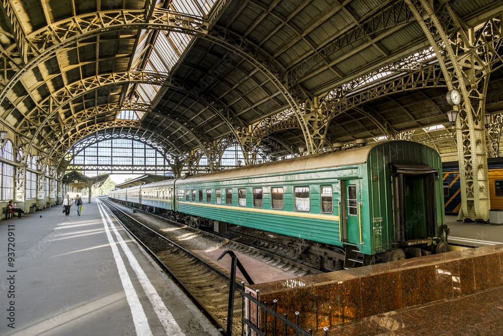 Obraz premium Train platforms at the Vitebsk railway station.Saint-Petersburg.