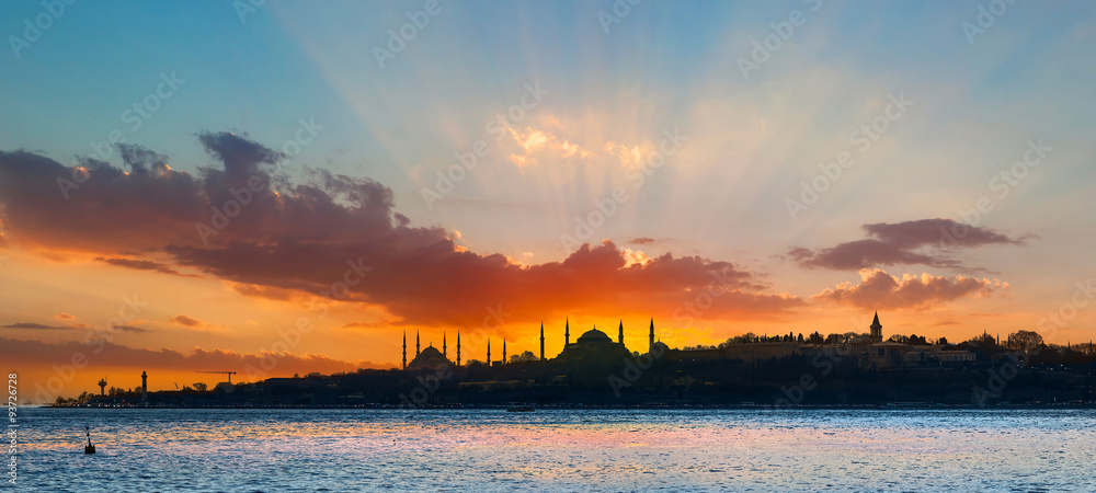 Fototapeta premium Famous peninsula of istanbul