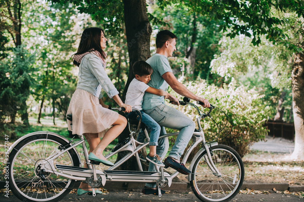 Fototapeta premium family bike tours Double