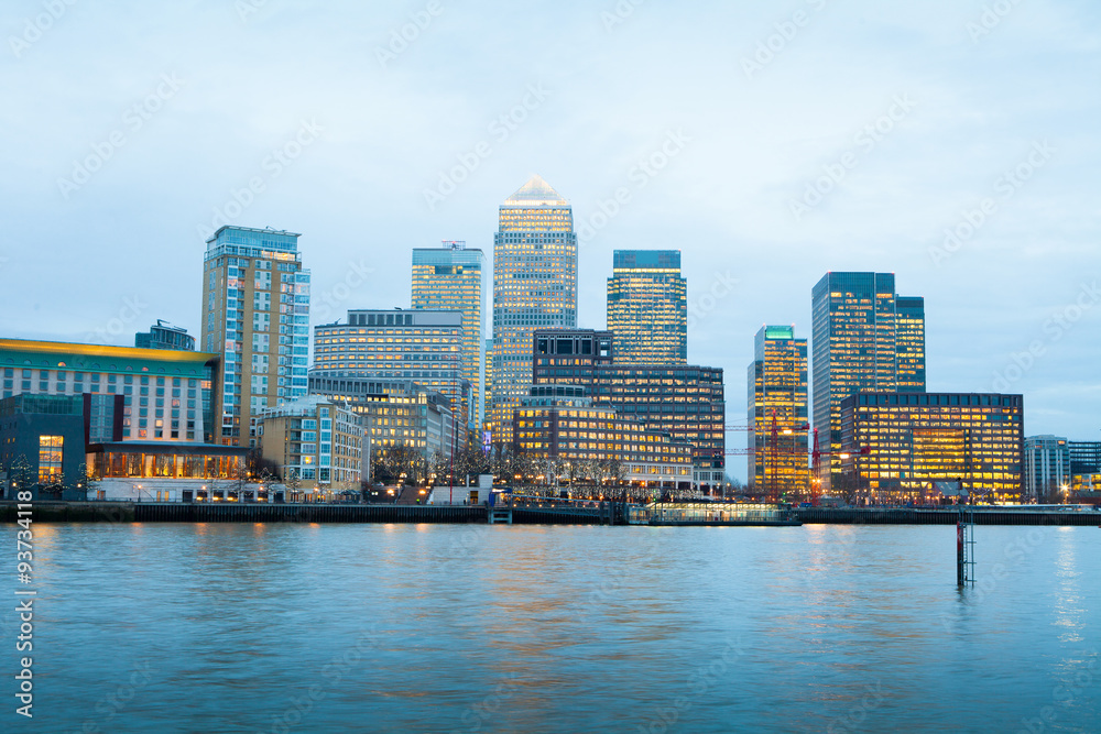 Obraz premium Windows of Skyscraper Business Office, Corporate building in Lon