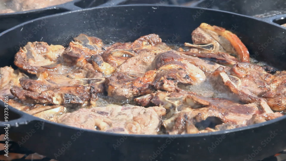 Lamb chops cooking with smoke P HD 6616 Lamb chops cooking with smoke P HD 6616