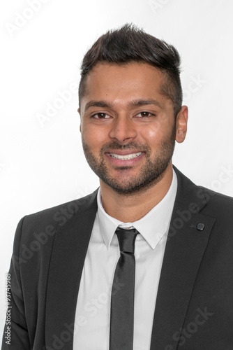 Selbstbewusster lächelnder Mann im Portrait