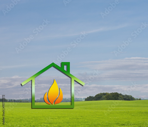 Energiesparhaus in der Landschaft
