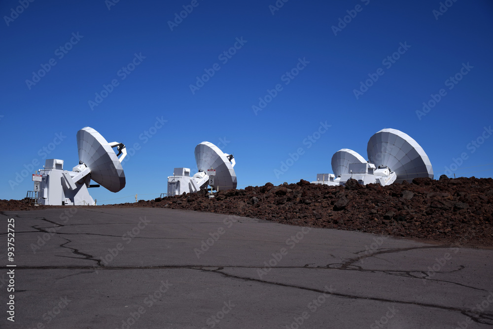 Radio Telescopes at Mauna Kea