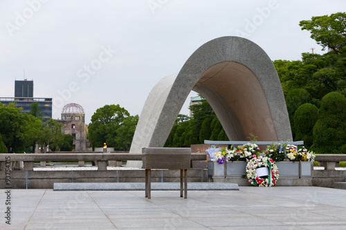 広島平和記念公園 原爆死没者慰霊碑 photo