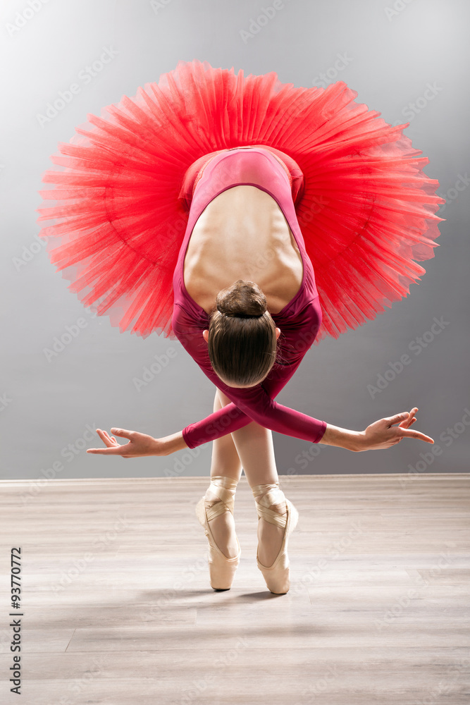 Naklejka premium beautiful ballerina bows down