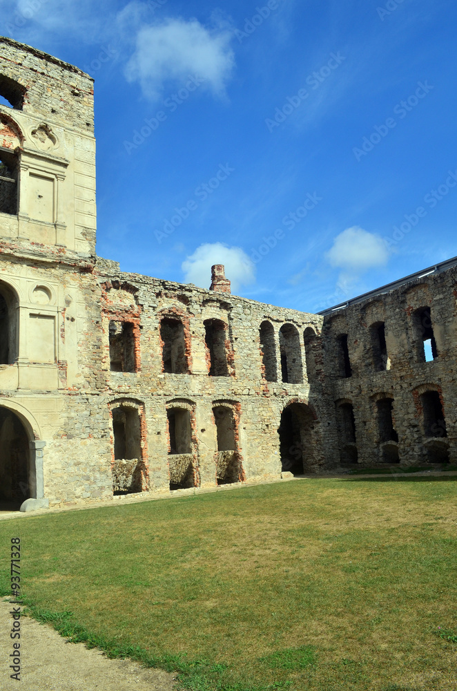 ruiny zamku 