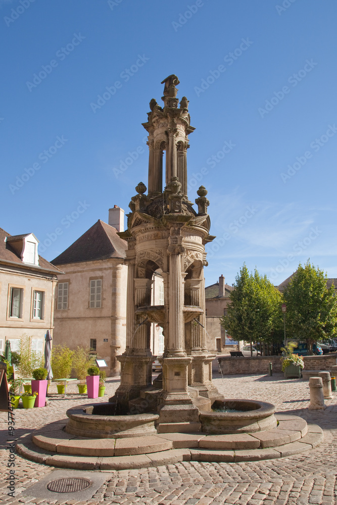 Fototapeta premium Une fontaine d'Autun