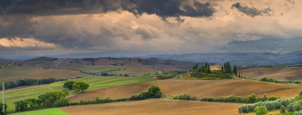 Obraz premium nature disaster above tuscany landscape in Italy