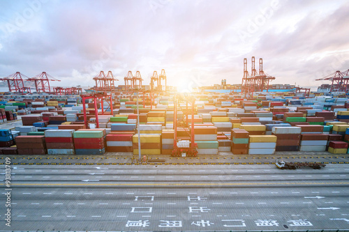 Canvas Print Industrial port at dawn at the Port of shanghai