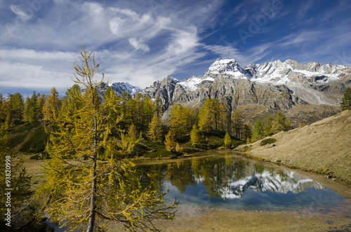 Fototapeta Naklejka Na Ścianę i Meble -  Fall in the Alps