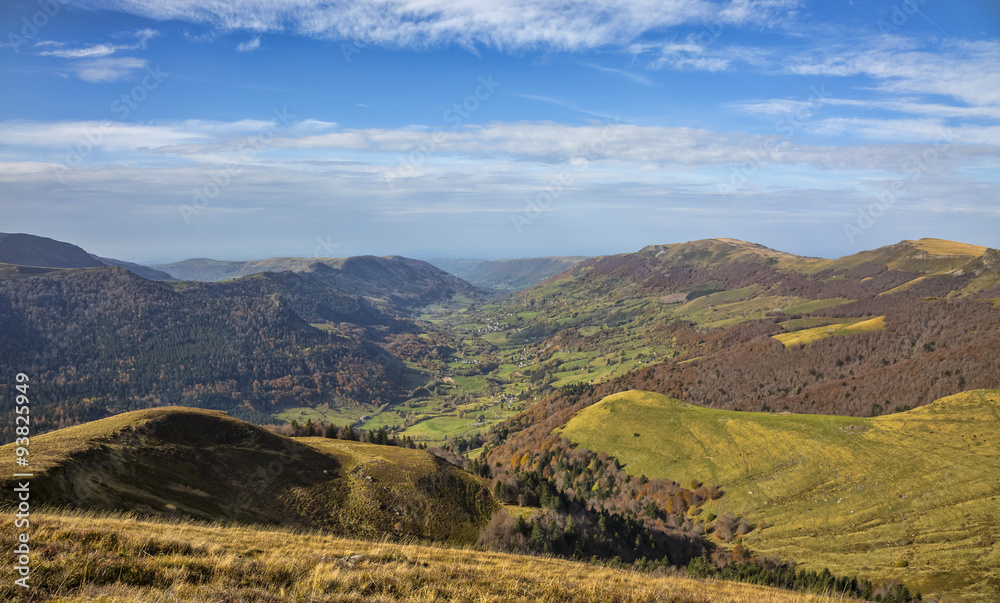 Naklejka premium Beautiful Autumn Valley