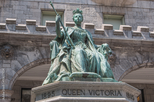 Vászonkép Queen Victoria Sculpture in front of Strathcona Music Building Montréal Québec C