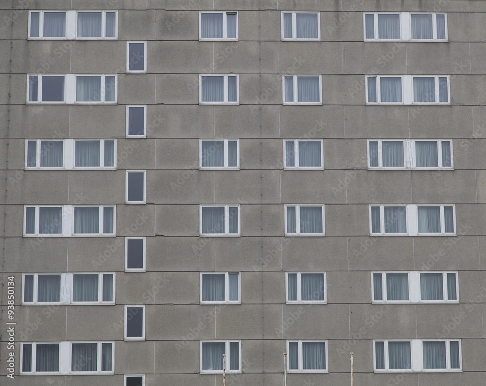 Fassade eines Plattenbaus in Sassnitz auf Rügen, Deutschland Fassade eines Plattenbaus in Sassnitz auf Rügen, Deutschland