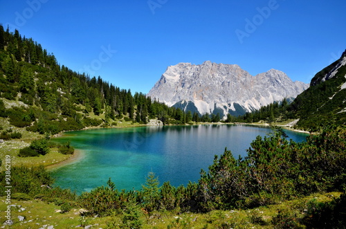 Bergsee mit Zugspitze © Andreas P
