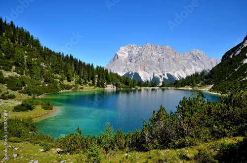 Bergsee mit Zugspitze