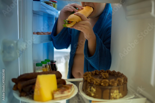 At night corpulent man violates diet