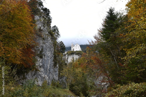 Tiroler Herbst im Wald der Wolfsklamm