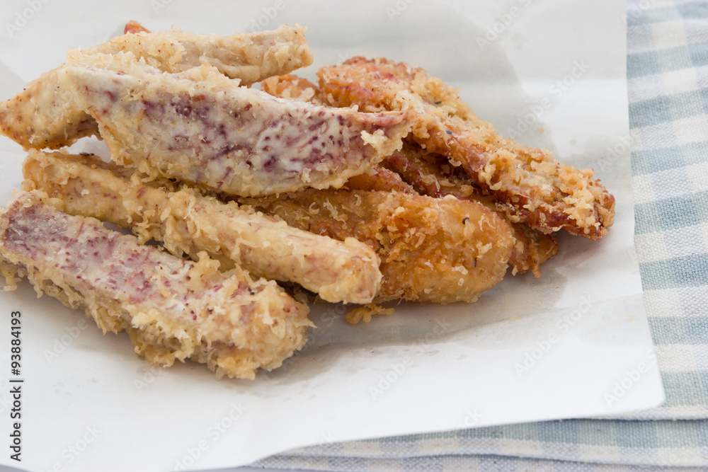 Deep fried sliced banana and taro Deep fried sliced banana and taro