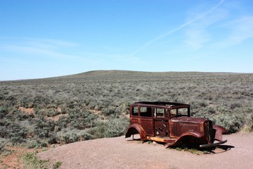 Acrylglasbilder Route 66 Rusted Car in Petrified Forest National Park in Arizona, Route 66 USA  © ClaraNila