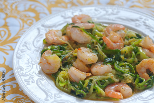 Zucchini pasta with a shrimps