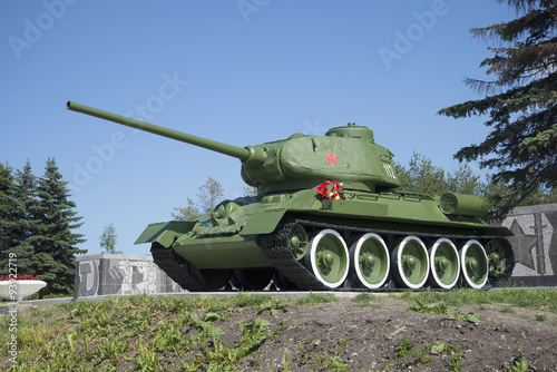Plakat w ramie Танк Т-34-85 крупным планом. Мемориал 