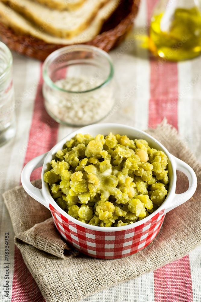 Pease porridge with split yellow peas Pease porridge with split yellow peas