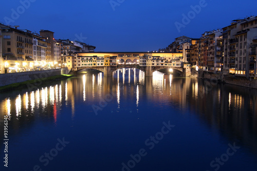 Le  Ponte Vecchio  de Florence de nuit