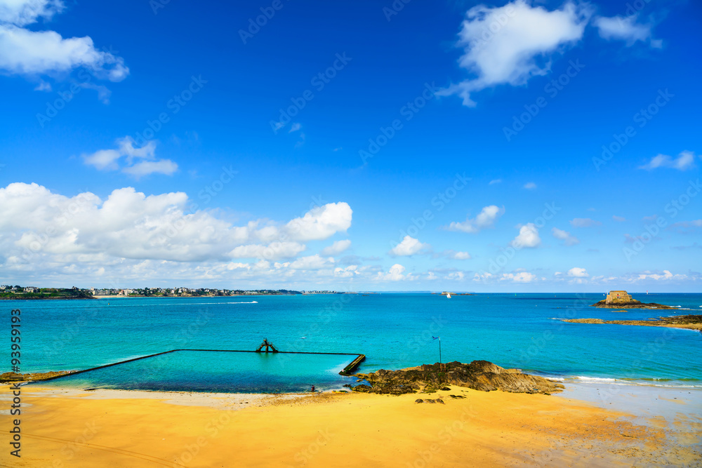 Saint Malo beach view from wall ramparts and fort. Brittany, Fra Saint Malo beach view from wall ramparts and fort. Brittany, Fra