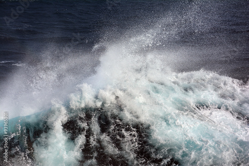 fala morska podczas burzy w Oceanie Atlantyckim