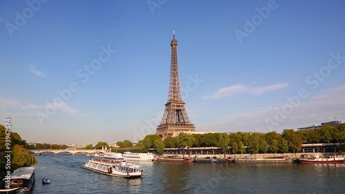 Paris, Tourboat on the seine river, HD (1920X1080, 25 fps)