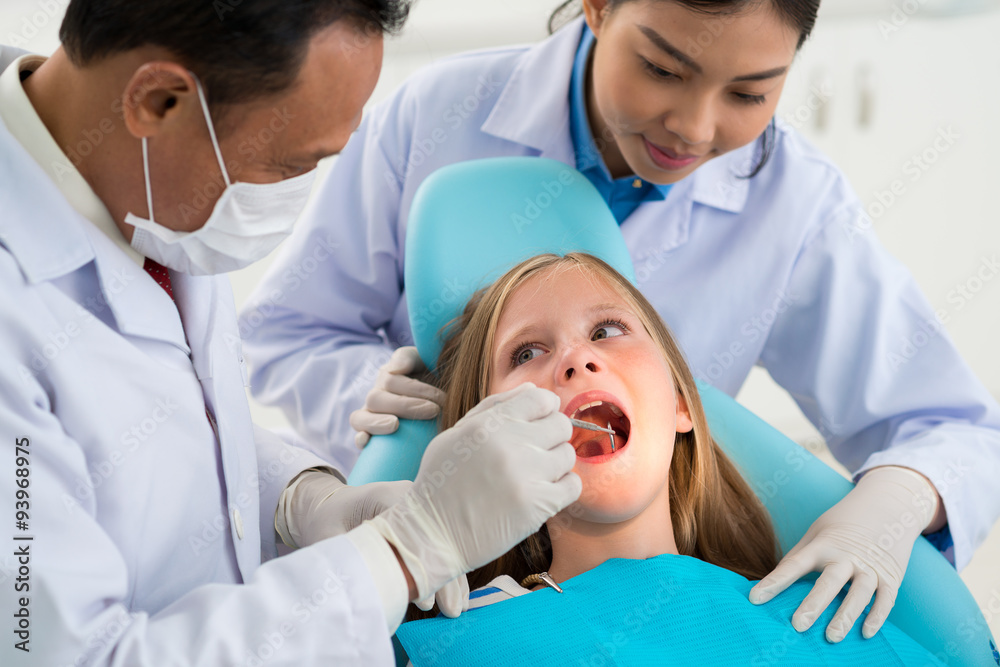 Checking teeth Checking teeth