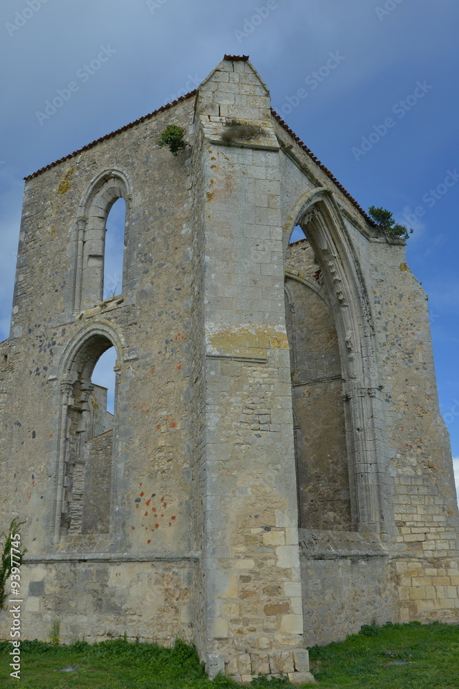 Les  Chateliers Abbaye Ruinee