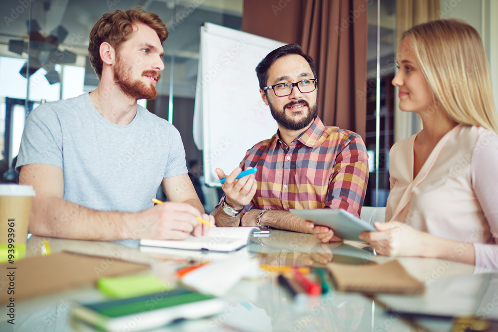 Obraz premium Discussing plans